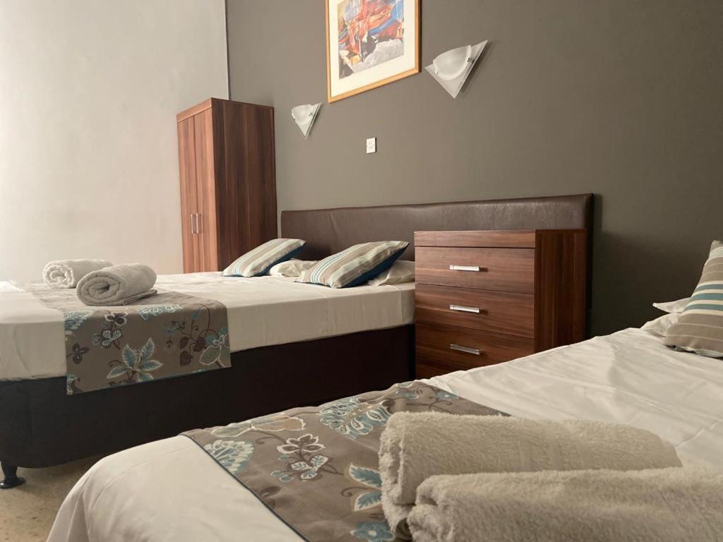 Sunstone Boutique Guest House Buġibba Kültér fotó