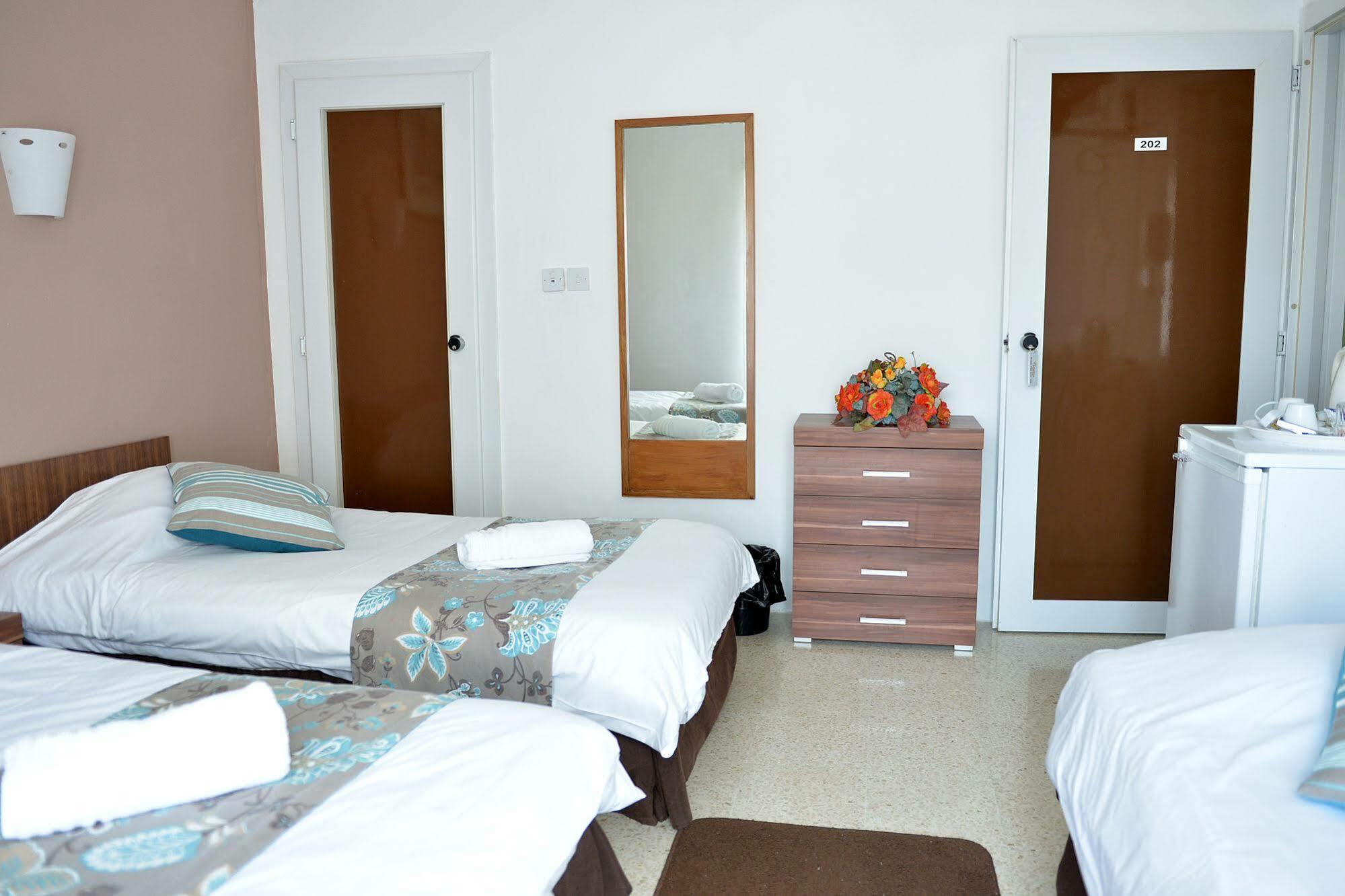 Sunstone Boutique Guest House Buġibba Kültér fotó