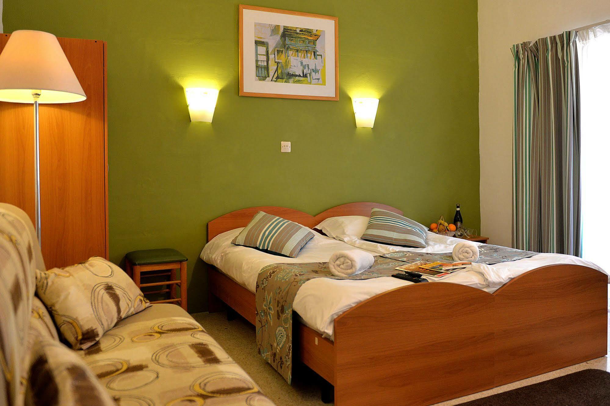 Sunstone Boutique Guest House Buġibba Kültér fotó